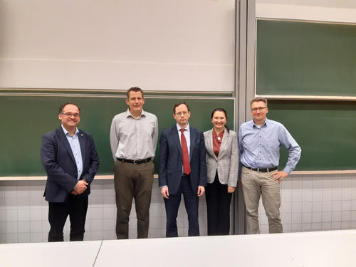 Gastgeber und Gäste des 3. Sonderkolloquiums des SFB 1349 (v.l.n.r. Christian Müller, Nicolai Lehnert, Alexander Dilman, Olga Boltalina, Sebastian Hasenstab-Riedel)