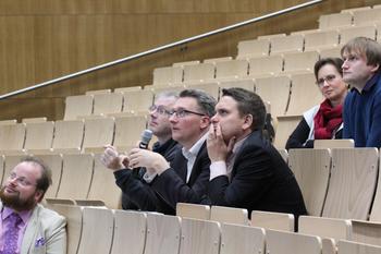 Auditorium des 4. Kollegseminars des SFB 1349. V.l.: Dr. Müller (FU-Berlin), Dr. Tralau (BfR), Prof. Hasenstab-Riedel (FU-Berlin), Hr. Gutmann (Solvay), Prof. Koksch (FU-Berlin), Prof. Hopkinson (FU-Berlin)